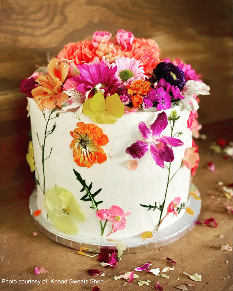 edible flowers for wedding cake decoration